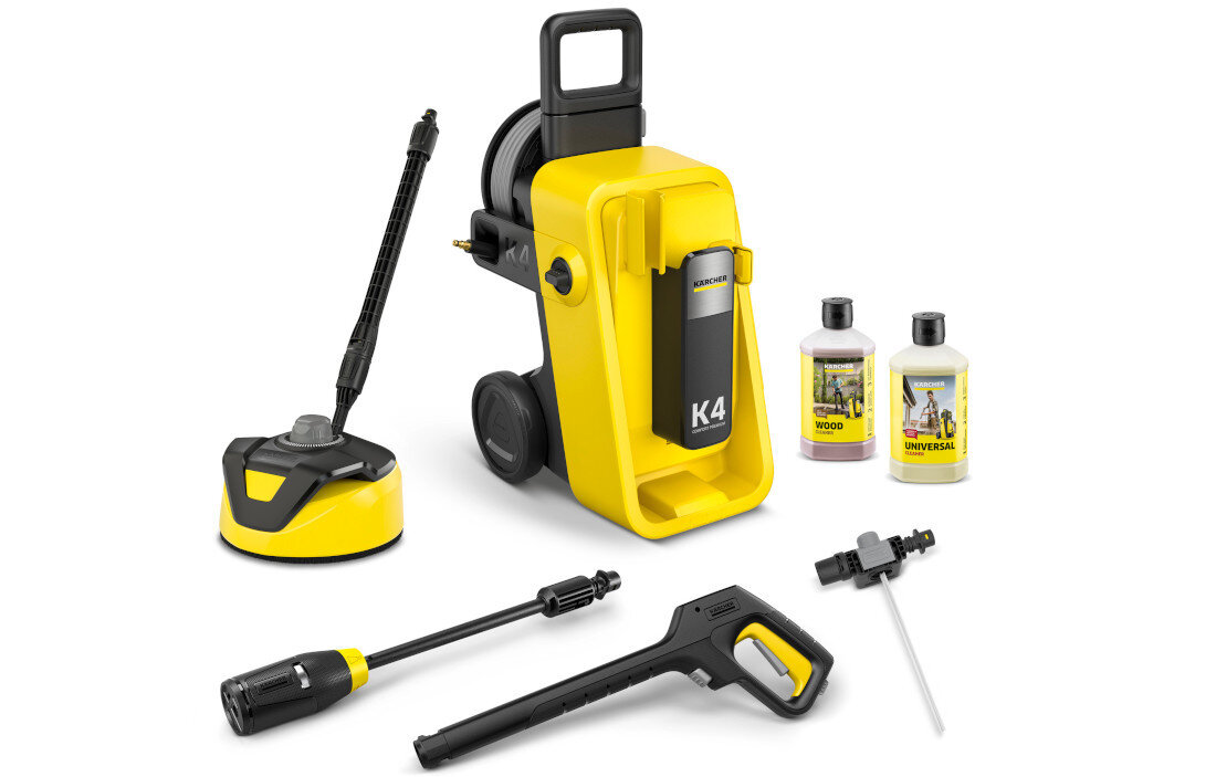 Na obrazie znajduje się żółta myjka ciśnieniowa z napisem \'K4\' oraz akcesoria, takie jak lanca, pistolet natryskowy i dwie butelki z detergentami. Logo \'KARCHER\' widoczne jest na urządzeniu.