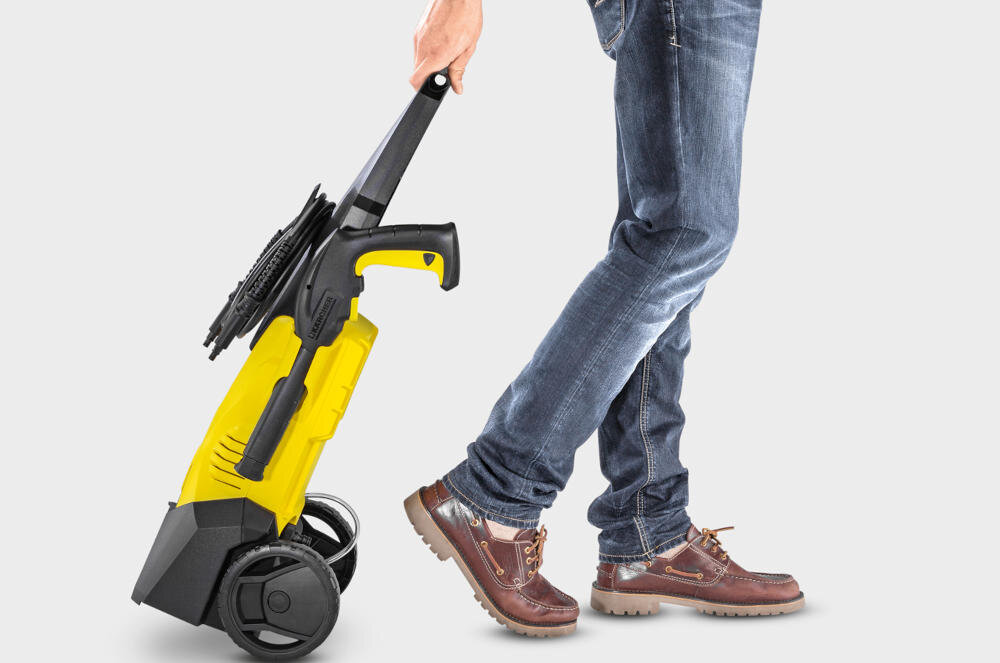Myjka ciśnieniowa KARCHER K3 1.601-890.0 zdjecie lifestyle Łatwy transport wymiary waga Stabilna budowa 