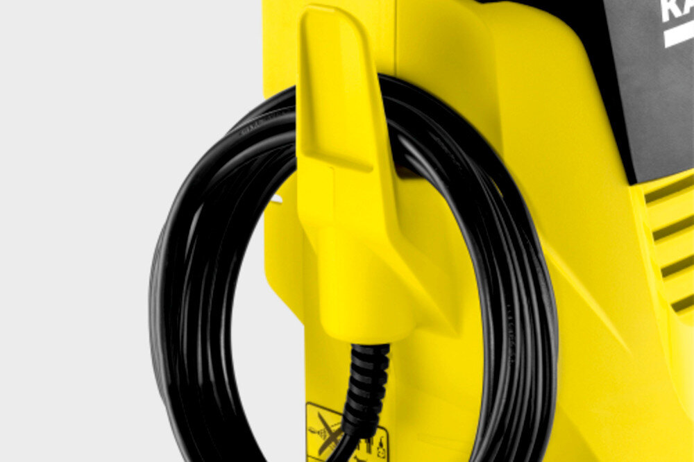 Myjka ciśnieniowa KARCHER K3 1.601-890.0 zdjecie lifestyle Porządek po zakończeniu pracy Duży hak na obudowie wygodne przechowywanie zwiniętego węża wysokociśnieniowego
