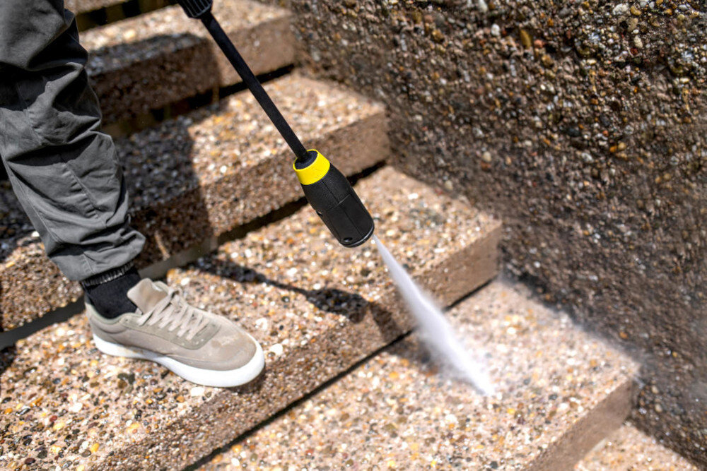 Myjka ciśnieniowa KARCHER K4 Comfort Premium 1.324-750.0 Wydajność i ciśnienie pracy Ciśnienie do 130 bar wydajność tłoczenia do 420 l/h z różnych powierzchni