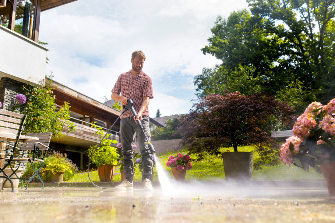 Myjka ciśnieniowa KARCHER K4 Comfort Premium 1.324-750.0 Moc i temperatura wody Moc 1,8 kW maksymalna temperatura wody do 40°C