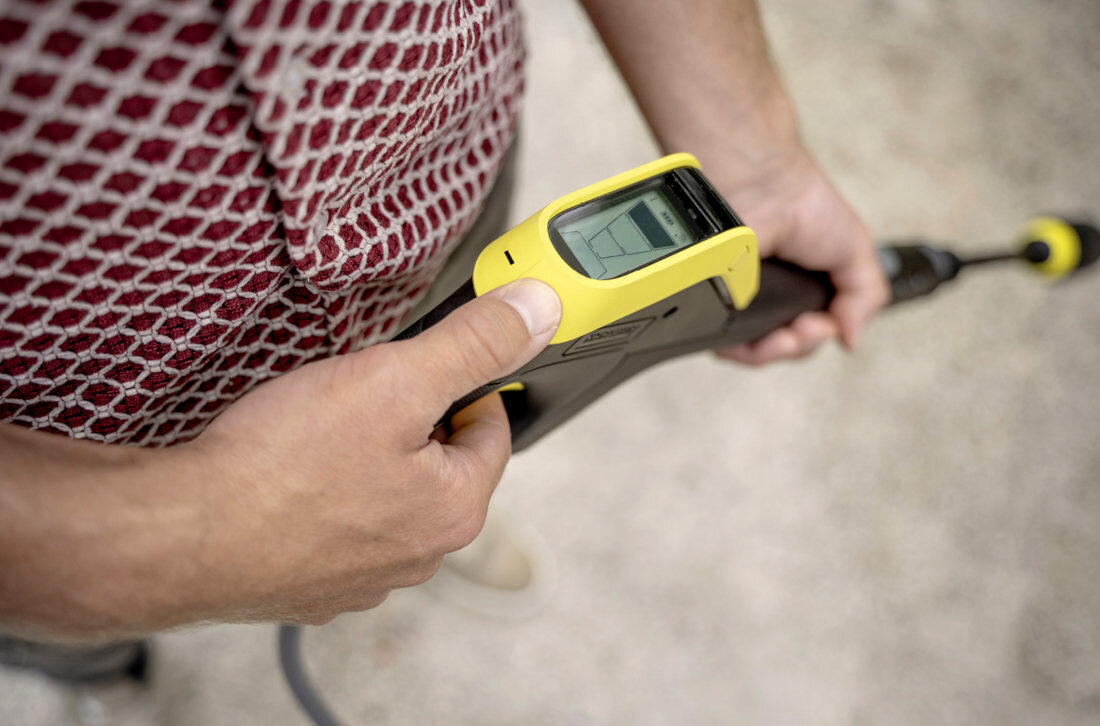 Myjka ciśnieniowa KARCHER K7 Comfort Premium Connect Home 1.317-543.0 Ergonomia pistoletu G 180 Q Pistolet z wyświetlaczem LCD trzy poziomy ciśnienia i dwa poziomy dozowania detergentu tryb eco!Mode Funkcja COMFORT!Hold i regulacja orientacji nadgarstka