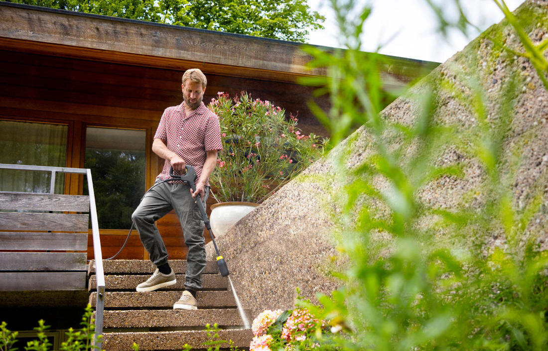 Myjka ciśnieniowa KARCHER K5 Comfort Premium 1.324-800.0 Wydajność i oszczędność czasu Wydajność tłoczenia do 500 l/h powierzchniowa 40 m²/h szybkie czyszczenie