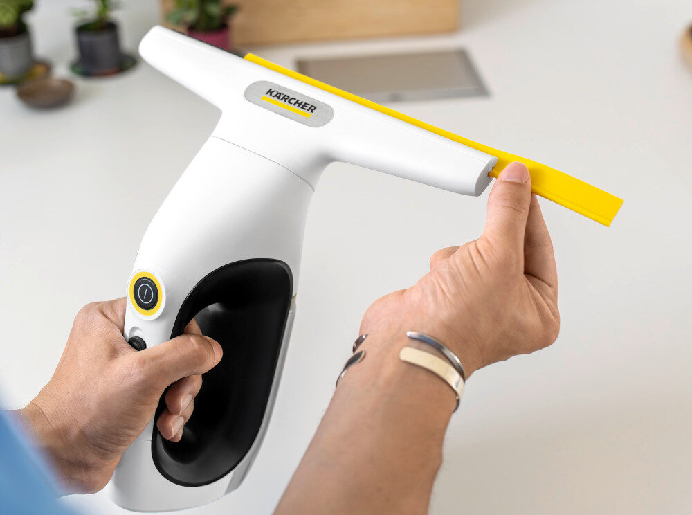 Myjka do okien KARCHER WV 2 Universal Care 1.633-671.0 Wydajność i ergonomia waga Szerokość ssawki 280 mm osoba ściąga ssawkę