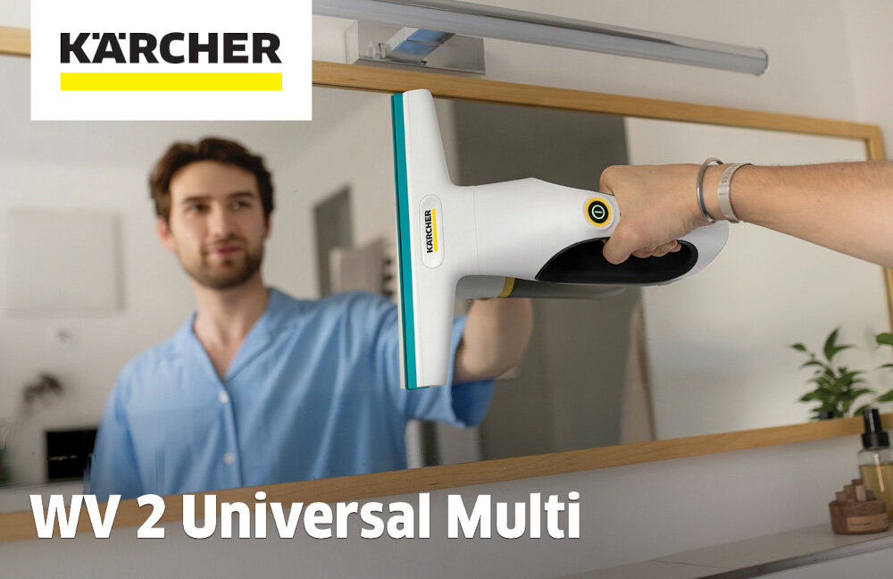 Osoba używa myjki do okien KARCHER WV 2 Universal Multi, trzymając ją przy lustrze. Widoczne jest logo KÄRCHER oraz tekst \'WV 2 Universal Multi\'.
