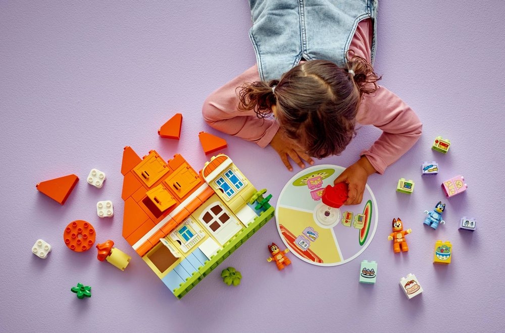 LEGO 10459 DUPLO Bluey Dom rodzinny Blue z grą pamięciową zdolności manualne rozwój dziecka koordynacja umiejętności wyobraźnia 
  