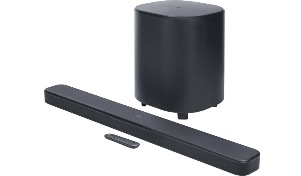 Soundbar JBL BAR 500 MkII HDMI eARC 4K Dolby Vision Passthrough łatwe podłączenie, urządzenie z pilotem po skosie na białym tle