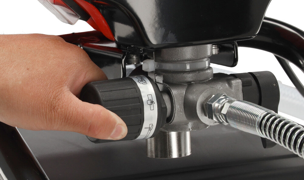 Agregat malarski YATO YT-82560 funkcja regulacji strumienia natrysku w zakresie 250-310 mm dostosowanie szerokosc strumienia farby malowanie w pionie i poziomie pelna swoboda