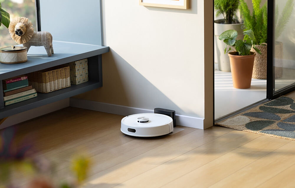 Robot sprzątający ROBOROCK Q7 TF Biały Bez problemu z włosami Główna szczotka w kształcie litery V Gumowe segmenty grzebień JawScrapers Boczna szczotka