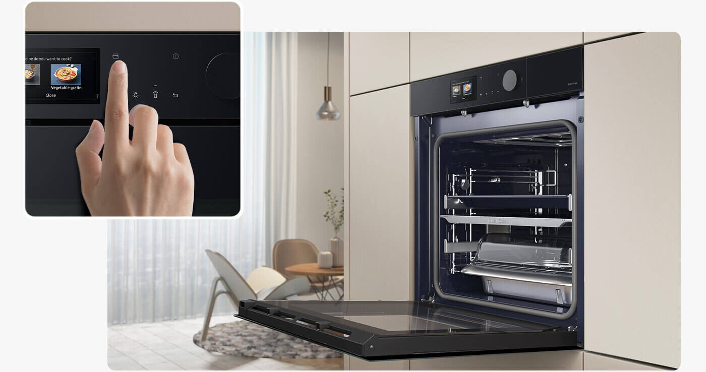 Piekarnik NV7B7997AAK nie posiada zewnętrznych uchwytów, otwiera się go za pomocą przycisku – jak to wygodne możesz zobaczyć w Media Expert