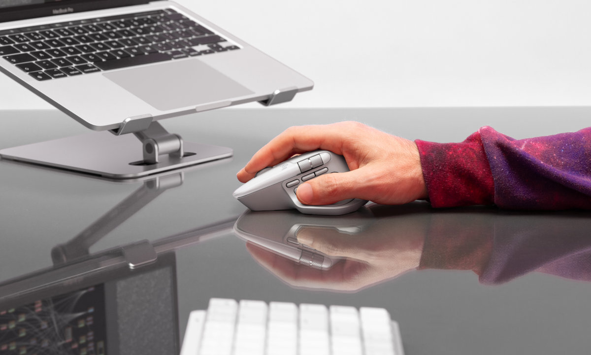 LOGITECH MX Master 4 integracji z ekosystemem Apple dopasowane kolorystycznie detale , pełna optymalizacja dla macOS i iPadOS port USB-C MacBooka, iMaca czy iPada