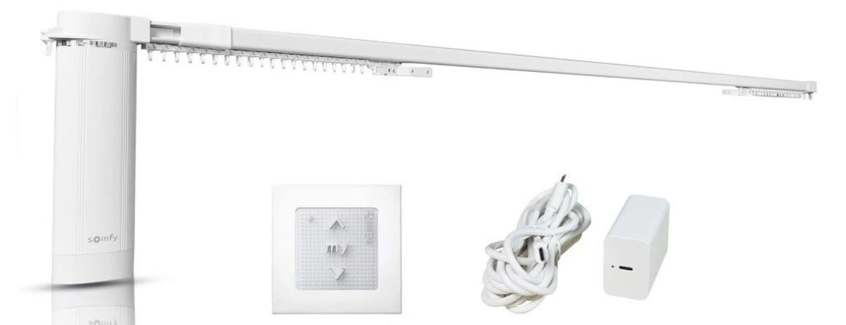 Karnisz elektryczny SOMFY 1246244, zasłony, rozwiązanie, wygoda, zasłanianie, na białym tle zestaw karnisza elektrycznego