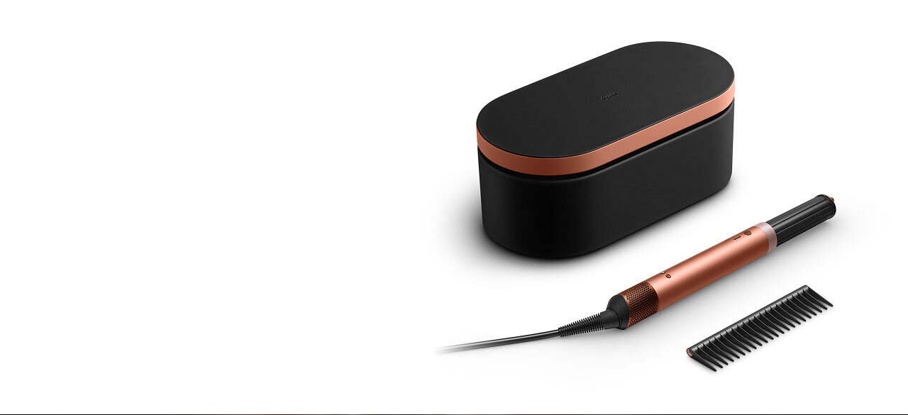 Etui prezentowe, multistyler z założoną końcówką cylindryczną i grzebień z szerokimi zębami na blacie.