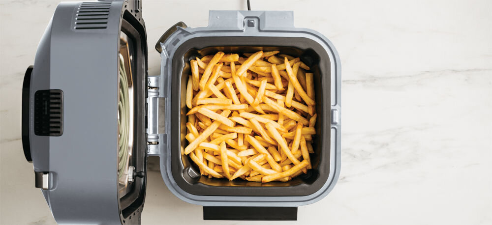 Frytkownica beztłuszczowa NINJA Speedi ON400EU Air Fryer tryb frytkownicy beztłuszczowej zdrowe chrupiące potrawy minimalna ilość tłuszczu technologia Air Fry redukcja tłuszczu do 75% bake roast dehydrate pieczenie zdrowe suszenie przekąsek sear saute idealne podsmażenie potraw slow cook delikatne dania 