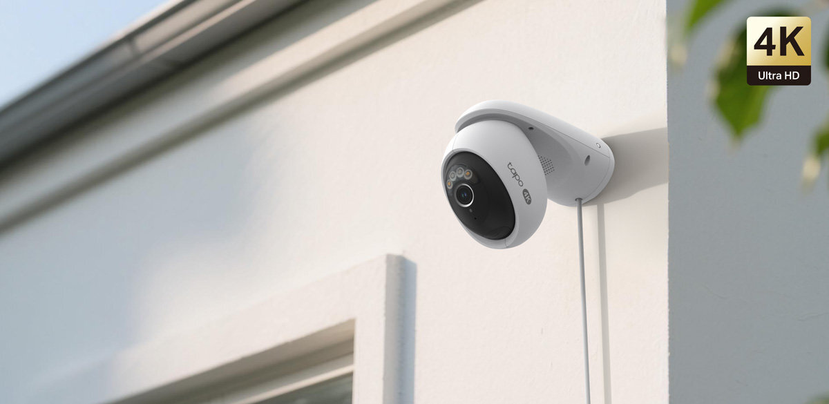 TP-LINK Tapo C560WS - kamera zawieszona na murze