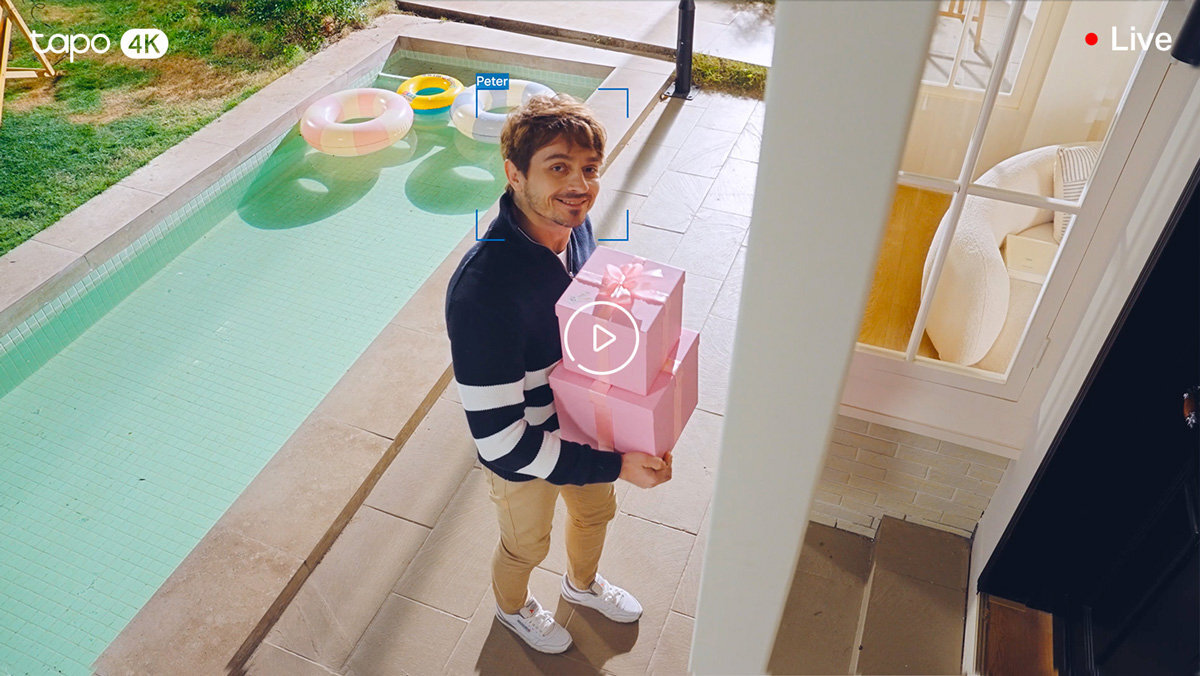 TP-LINK Tapo C560WS rozmowy na żywo słuchać odpowiadać w czasie rzeczywistym rodziną, pracownikami lub gośćmi dwukierunkowego audio - rozmowa z odwiedzającym pod drzwiami