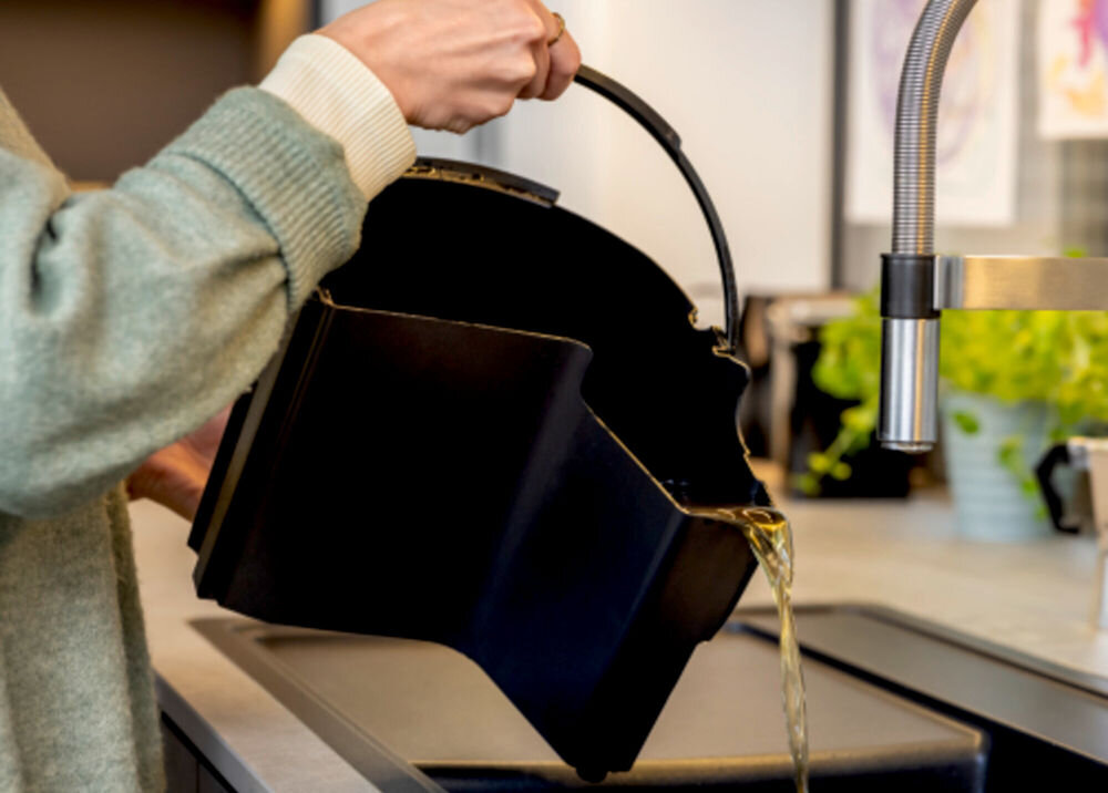 Odkurzacz piorący KARCHER SE 5 EU 1.081-230.0 dwa zbiorniki na wodę jeden do świeżej wody drugi do brudnej podniesiona higiena pracy zwiększona efektywność czyszczenia łatwe do demontażu i opróżniania szybka i bezproblemowa obsługa