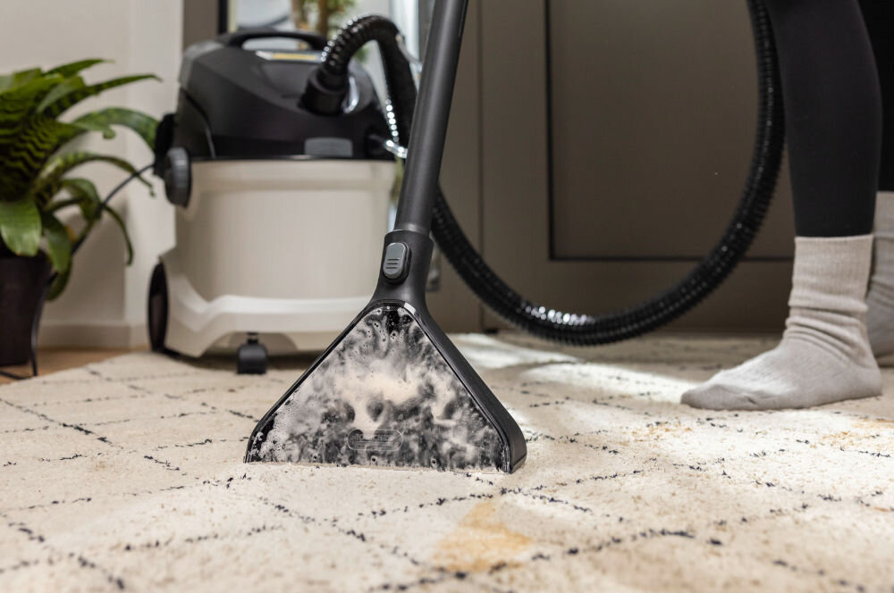 Odkurzacz piorący KARCHER SE 5 EU 1.081-230.0 zdolność do pracy z niską wilgotnością resztkową powierzchnie tekstylne schną szybciej na dywanach i tapicerce dzieci zwierzęta dla osób borykających się z alergiami