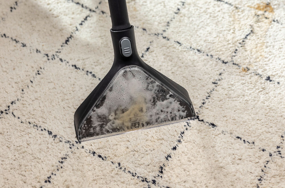 Odkurzacz piorący KARCHER SE 5 EU 1.081-230.0 moc 1000 W wydajność zbiorniki na wodę pojemność 4 l każdy długotrwała praca kabel zasilajacy 6 m kompaktowe wymiary 424 x 320 x 466 mm wygodne manewrowanie czyszczenie dużych powierzchni 