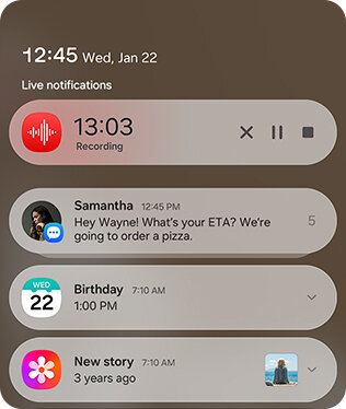 Powiadomienia są przesuwane w dół na głównym ekranie urządzenia Galaxy, aby pokazać powiadomienia na żywo z aktywnych aplikacji na górze.