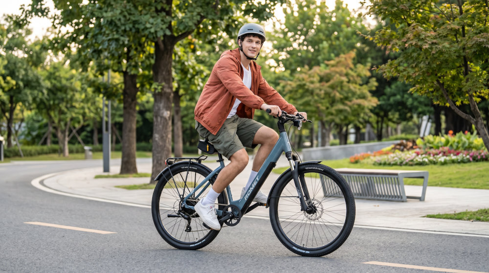 Rower elektryczny ROMET E-Modeco SUV 1.0 AN D U17 28 cali Szary zbliżenie na ramę widok z boku 17-calowa aluminiowa rama rower jest bardzo zwinny lekki łatwo podnieść go odporność na korozję wybór rozmiaru ramy Twój wzrost mierzony w zrelaksowanej pozycji typ roweru dla osób o wzroście od 158 do 168 cm
