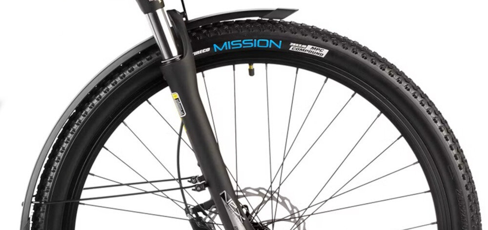 Rower elektryczny ROMET E-Modeco SUV 1.0 AN D U17 28 cali Złoty zbliżenie na przednie koło rozmiar koła 28 cali  łatwo jest pokonać różne przeszkody szerokie opony marki VeeTire Mission dwukomorowe obręcze wykonane z aluminium stabilne trzymanie opony regularne sprawdzanie ciśnienia powietrza wartość na bocznej części opony