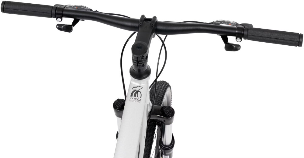 Rower górski MTB ROMET Rambler R7.1 U17 27.5 cala Srebrno-czerwono-grafitowy góry droga niebo osoba jedzie na rowerze po drodze kierownica RMT Components aluminiowy wspornik ROMET stabilność precyzja prowadzenia antypoślizgowe uchwyty kontrola nad rowerem i bezpieczeństwo waga roweru 15,2 kg