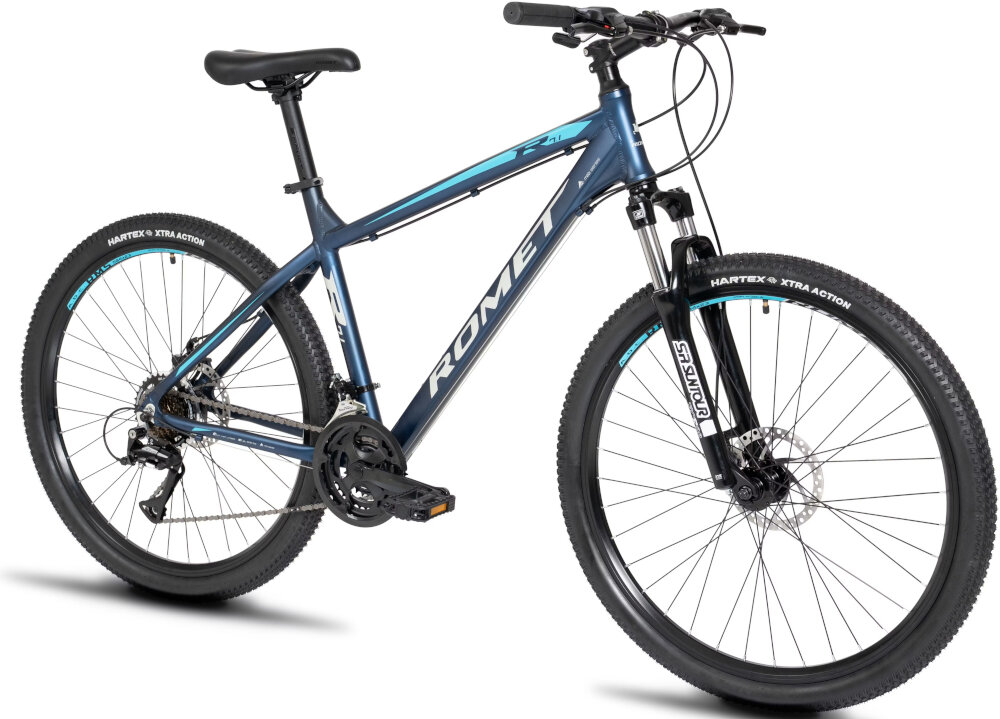 Rower górski MTB ROMET Rambler R7.1 C U19 27.5 cala Granatowy góry droga niebo osoba jedzie na rowerze po drodze środek codziennego transportu relaks pasja uniwersalność