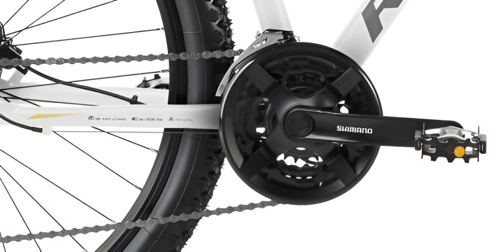 Rower górski MTB ROMET Rambler R7.3 U20 27.5 cala Biało-złoty zbliżenie na korbę do wszechstronnej jazdy terenowej i rekreacyjnej 8-rzędowa kaseta SHIMANO typu HG31 11–34 korba marki SHIMANO typu FC-TY301 płynna zmiana przełożeń łatwe dopasowanie siły pedałowania do warunków terenu