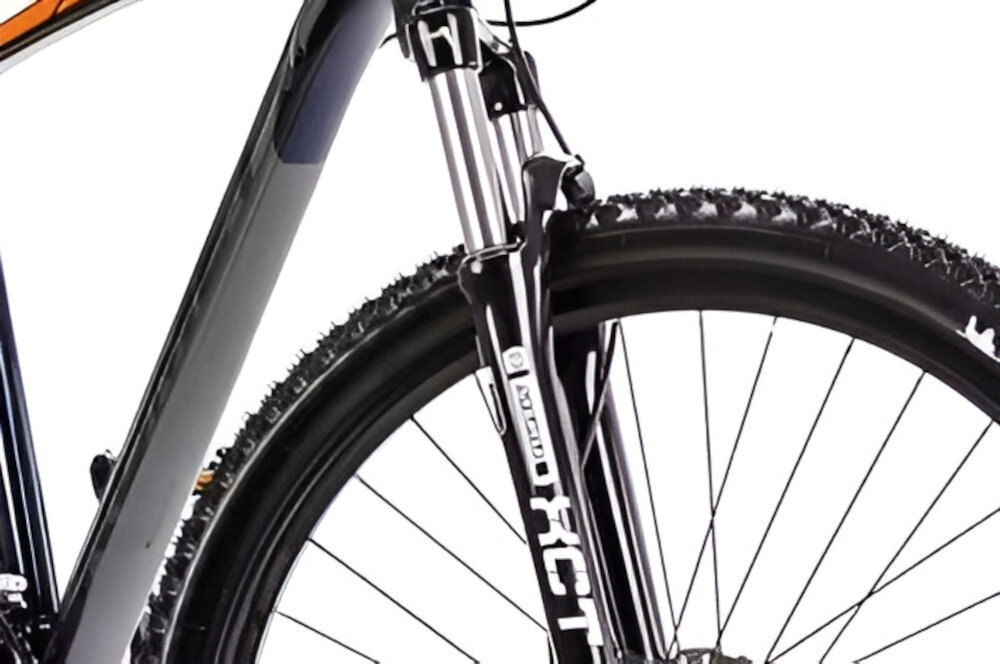 Rower górski MTB ROMET Rambler R7.3 U18 27.5 cali Granatowo-pomarańczowy zbliżenie na amortyzator rower typu hardtail przedni amortyzator SUNTOUR typu SF-19 XCT-DS-HL ułatwia najeżdżanie na przeszkody niweluje wstrząsy niska masa roweru duża sztywność regulacja za pomocą sprężyny obsługa poprzez manetkę