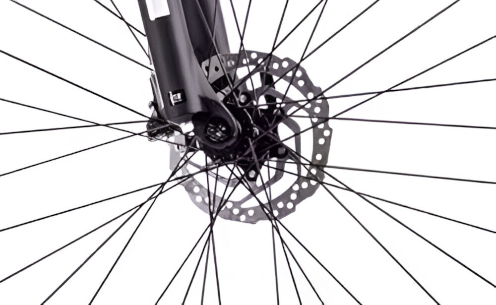 Rower górski MTB ROMET Rambler R7.4 A U20 27.5 cala Grafitowo-srebrno-turkusowy zbliżenie na tarczę hamulcową podstawa bezpieczeństwa hamulce tarczowe hydrauliczne w niemal każdych warunkach pogodowych i na każdej trasie duża siła hamowania płyn hamulcowy hamulce z przodu i z tyłu podwójny pakiet bezpieczeństwa