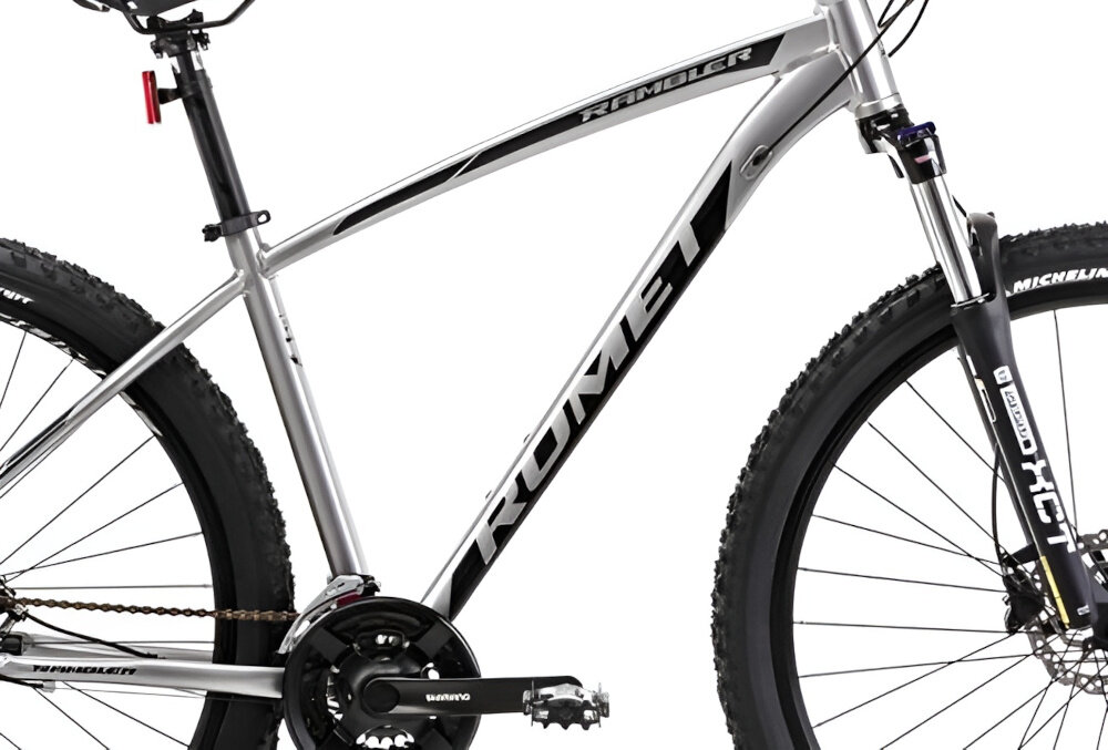Rower górski MTB ROMET Rambler R9.3 A U18 29 cali Grafitowo-czarny zbliżenie na ramę białe tło 18-calowa aluminiowa ramę rower zwinny lekki łatwo go podnieść odporność na korozję wybór rozmiaru ramy Twój wzrost mierzony w zrelaksowanej pozycji typ roweru dla osób o wzroście od 160 do 170 cm