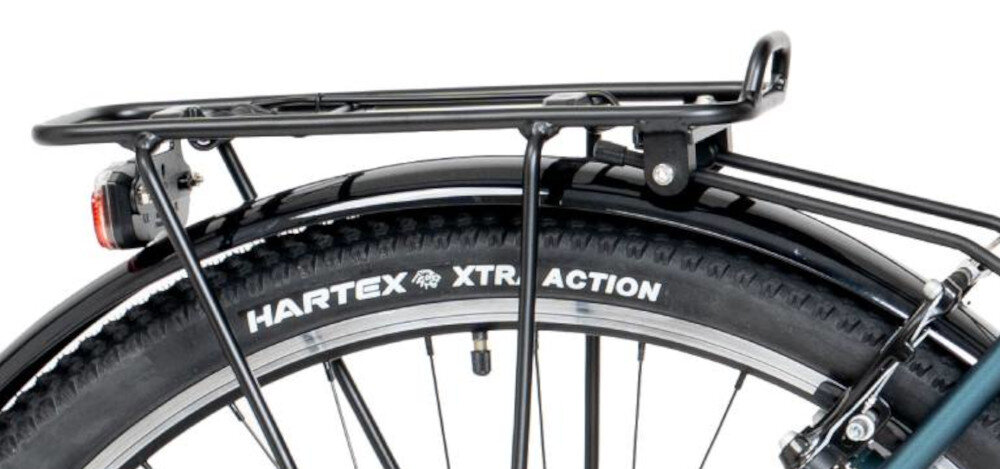 Zdjęcie przedstawia tylną część roweru z bagażnikiem i oponą z napisem \'HARTEX XTRACTION\'.