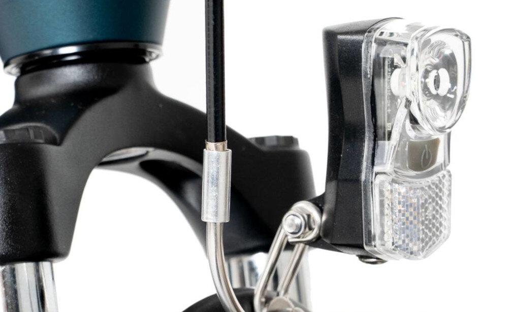 Rower trekkingowy ROMET Wagant SUV H PV B U18 28 cali Zielony zbliżenie na przednią lampę bezpieczeństwo oświetlenie przednie i tylne oświetlenie