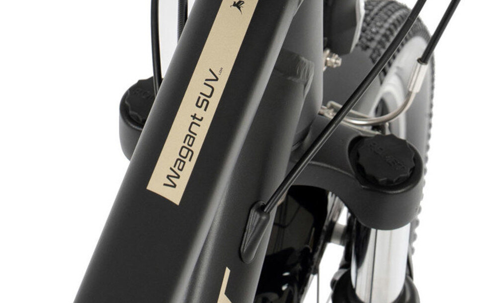 Rower trekkingowy ROMET Wagant SUV H PV A U20 28 cali Czarny zbliżenie na ramę widok z góry 20-calowa aluminiowa rama rower jest bardzo zwinny lekki (waga 16 kg) łatwo podnieść go odporny na korozję wybór rozmiaru ramy Twój wzrost mierzony w zrelaksowanej pozycji typ roweru dla osób o wzroście od 178 do 184 cm