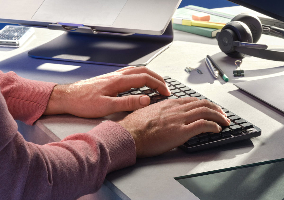 Klawiatura-LOGITECH-MX-przewodowo-i-bezprzewodowo