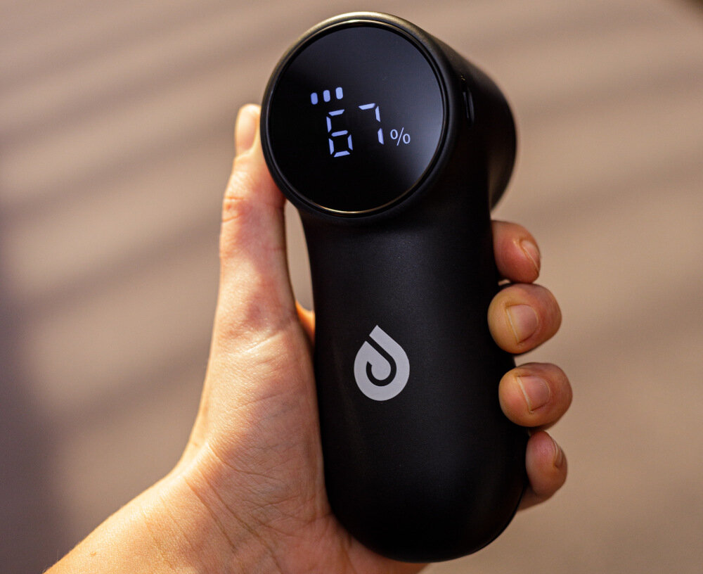 Golarka do ubrań PURENO Trim 100 Trzy poziomy prędkości do grubości i delikatności materiału kontrola proces golenie Czytelny ekran LCD  informacja