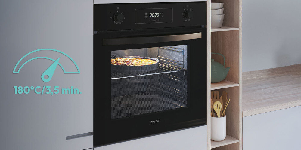 PIEKARNIK CANDY FIDCP N615 L włączony piekarnik zamknięty w zabudowie zdjęcie lifestyle kuchnia meble pieczenie dania ruszt Szybkie nagrzewanie 180°C w zaledwie 3,5 minuty wydajność krótki czas skrócenie