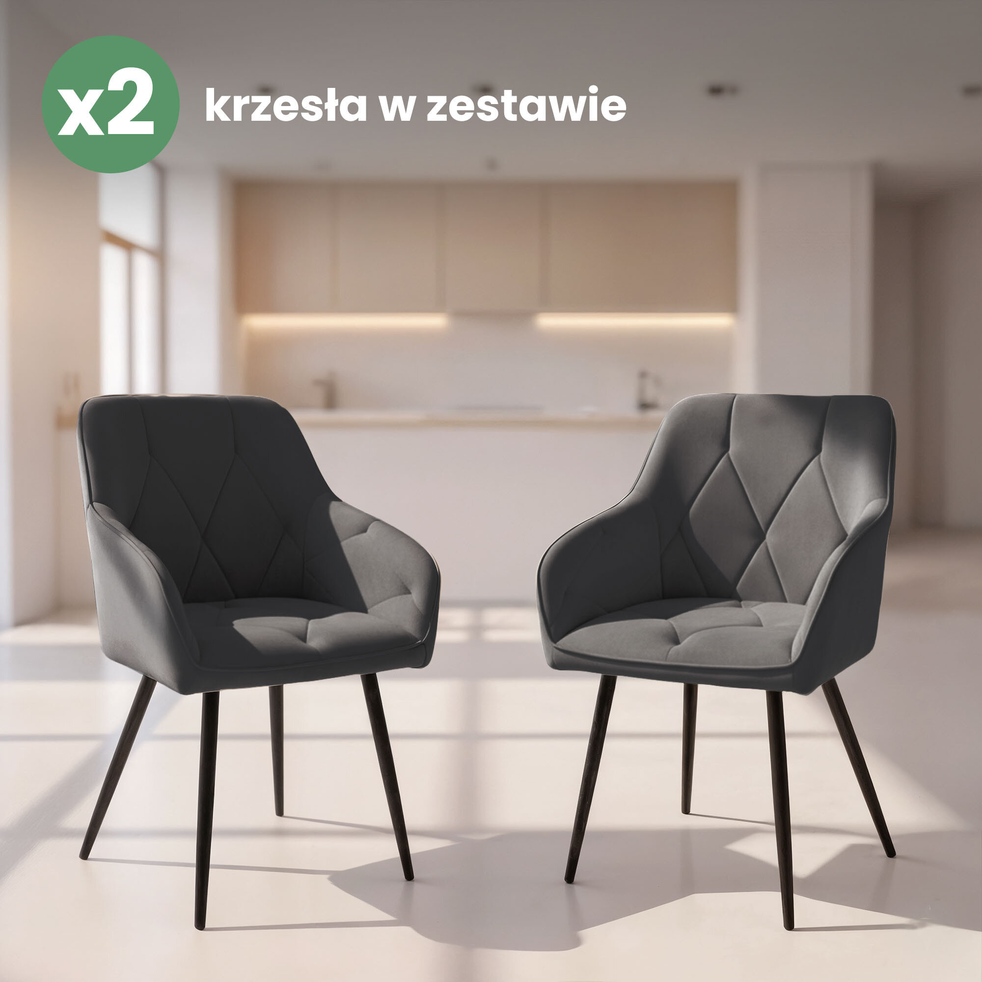 Dwa welurowe krzesła tapicerowane w ciemnym graficie z pikowanym wzorem i czarnymi nogami stoją w jasnym wnętrzu. Na obrazie widoczny jest tekst: \'x2 krzesła w zestawie\'.