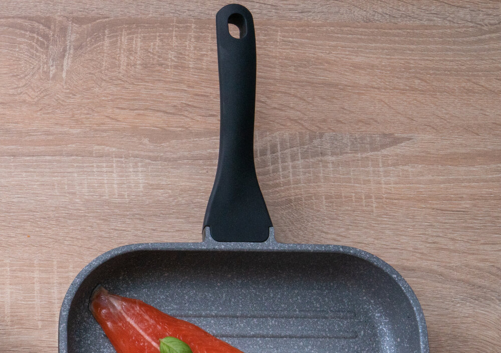 Patelnia grillowa GÖTZE & JENSEN Granitec Competence 28 cm rownomierne nagrzewanie wyglad