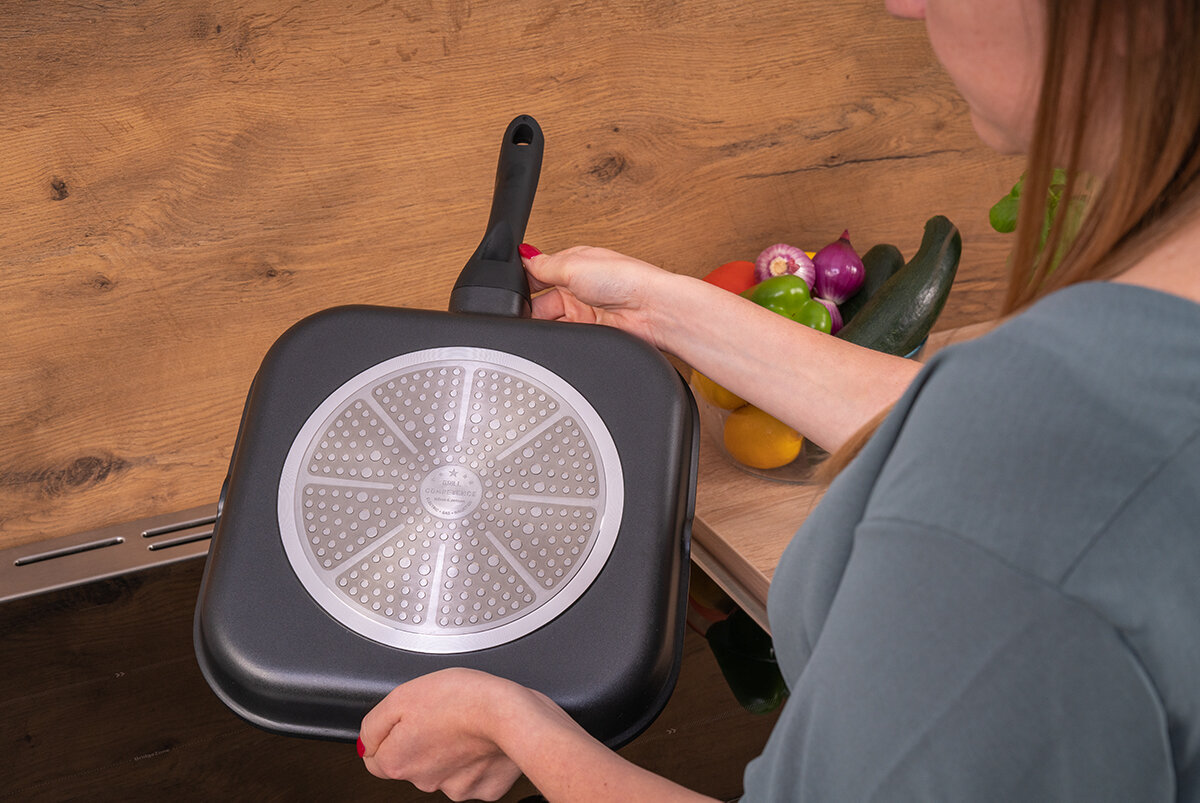 Patelnia grillowa GÖTZE & JENSEN Granitec Competence 28 cm uchwyt antyposlizgowy otwór