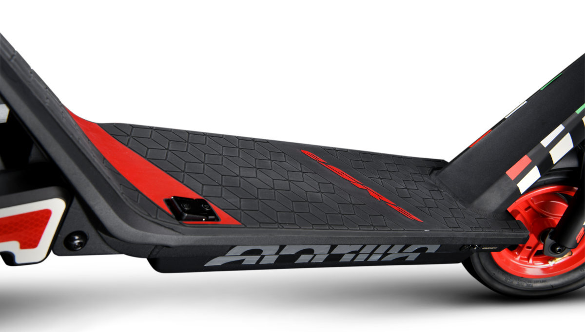 Hulajnoga elektryczna APRILIA E-SR2 Czarno-czerwony koła 10-calowe pneumatyczne opony zdolne do absorbowania wszelkich drgań mają lepszą przyczepność