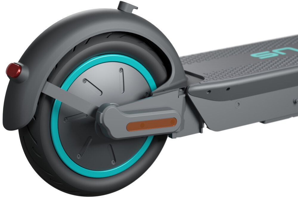 Hulajnoga elektryczna MOTUS Scooty 10 Plus Gen 6 65km 500W Amortyzacja 10 cali Szary zbliżenie na tylne koło w kole silnik silnik o mocy 500 W cicha praca płynna kontrola prędkości pokonanie wzniesień o nachyleniu do 15% maksymalna prędkość do 20 km/h