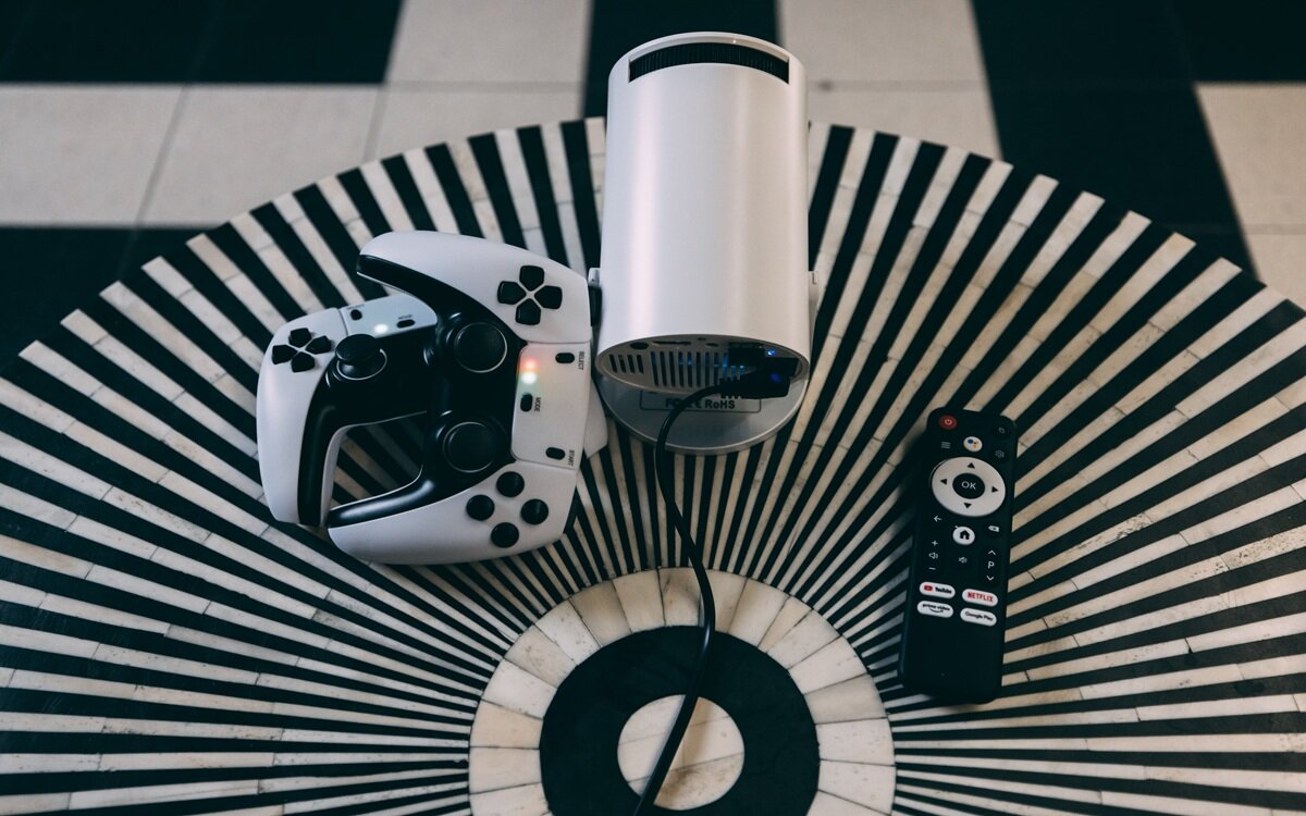 EXTRALINK GG300S lampa LED 60 W 50 000 godzin ręczną regulację ostrości korekcję trapezową 25 dB - projektor, pady i pilot