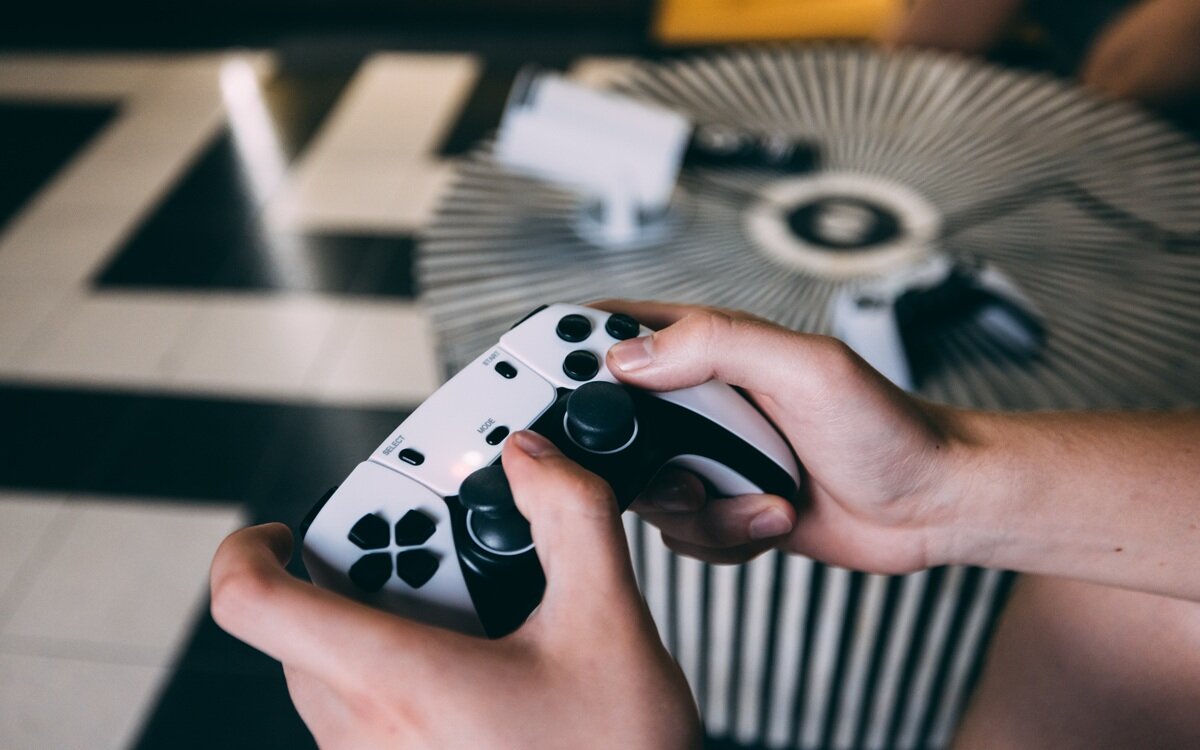 EXTRALINK GG300S 1 GB pamięci RAM 8 GB pamięci wbudowanej Android 11 - zbliżenie na kontroler