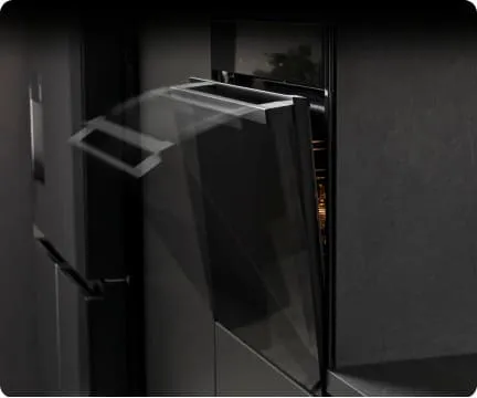 Drzwi piekarnika w ruchu – ukazanie mechanizmu otwierania i zamykania