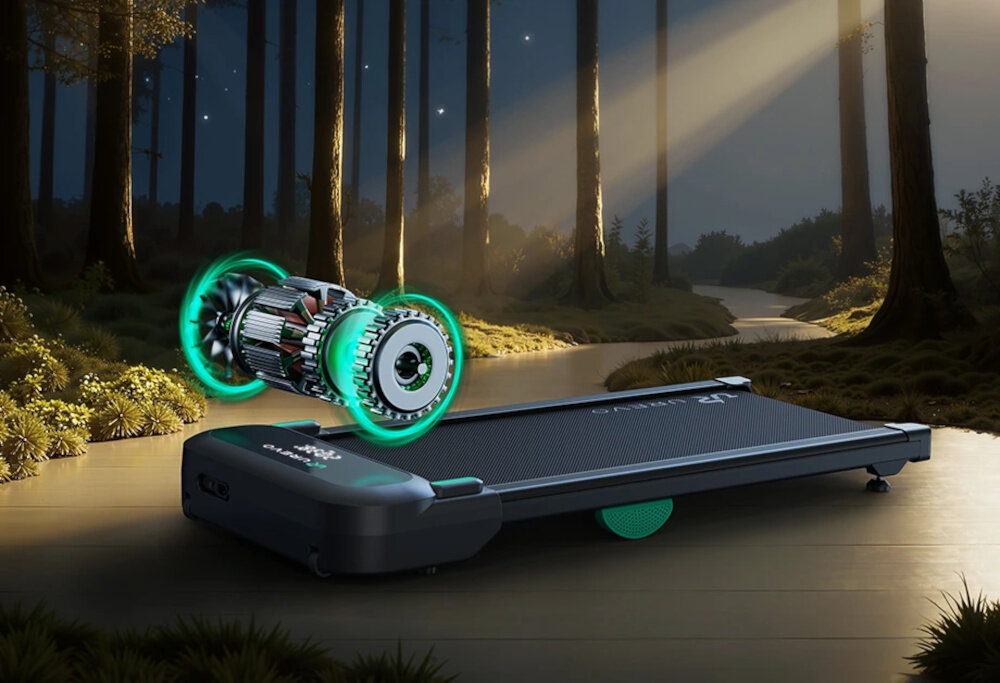 Bieżnia elektryczna UREVO Spacewalk 5L 600W 6 km-h bieżnia stoi na podłodze wokół drzewa krzewy noc nad bieżnią unosi się silnik wysokowydajny bezszczotkowy silnik o mocy 600 W (2,5 KM) stabilne działanie cicha praca napęd działa płynnie bez gwałtownych zmian tempa