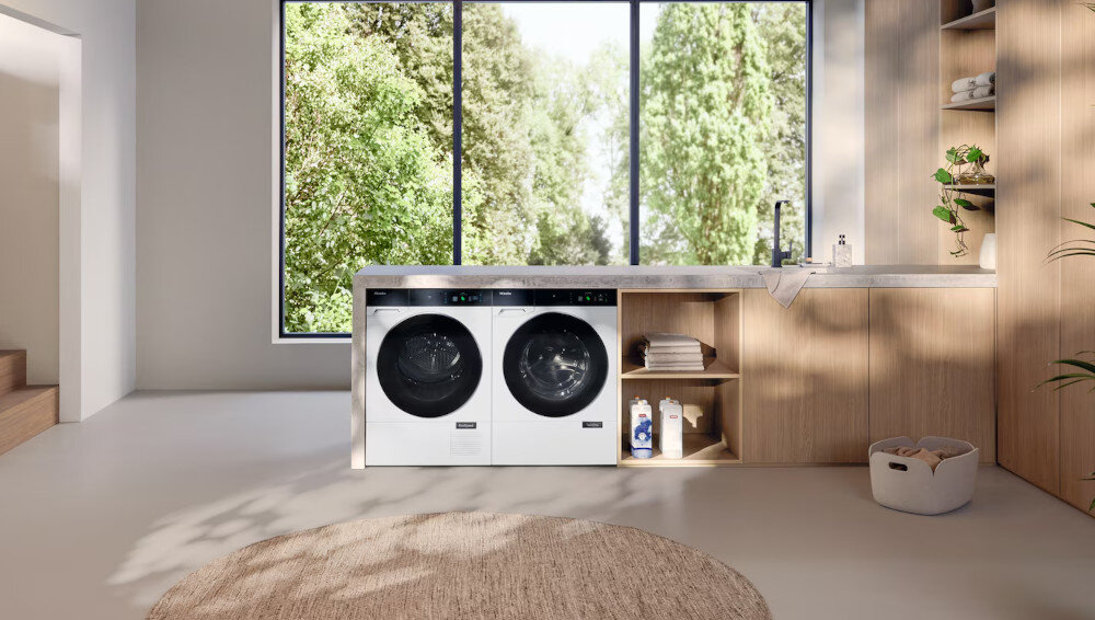 SUSZARKA MIELE TQ 1000 WP NOVA EDITION zdjęcie lifestyle dwa urządzenia pralka suszarka front lifestyle Synchronizacja suszarki z pralką przesyłanie danych dopasowanie programu