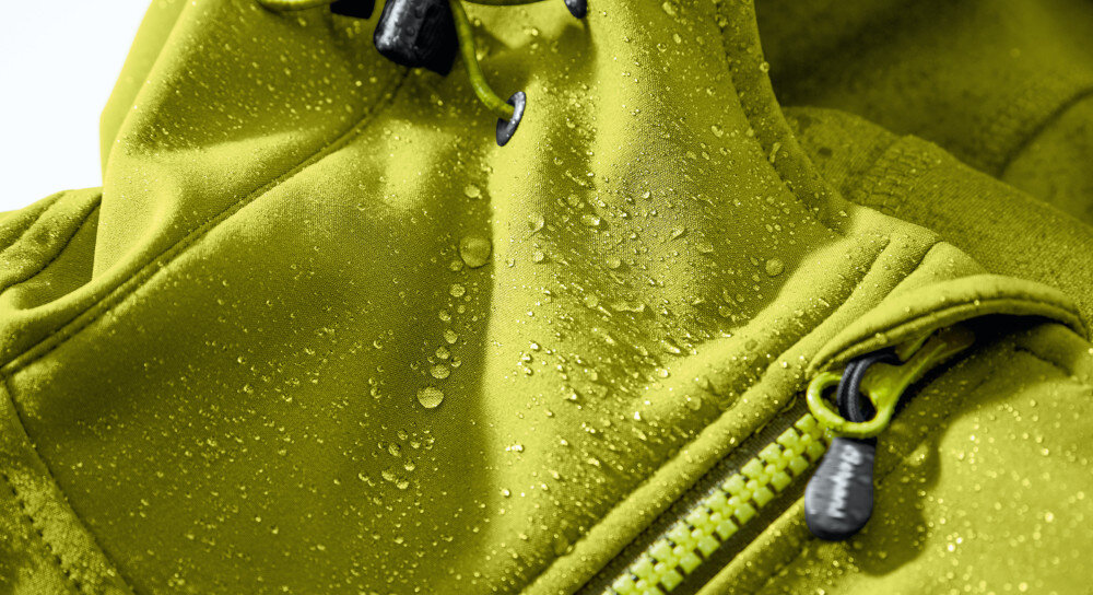 SUSZARKA MIELE TQ 1000 WP NOVA EDITION zdjęcie lifestyle krople wody oliwkowa kurtka zamek Impregnacja ochrona zabezpieczenie woda jakość wygoda