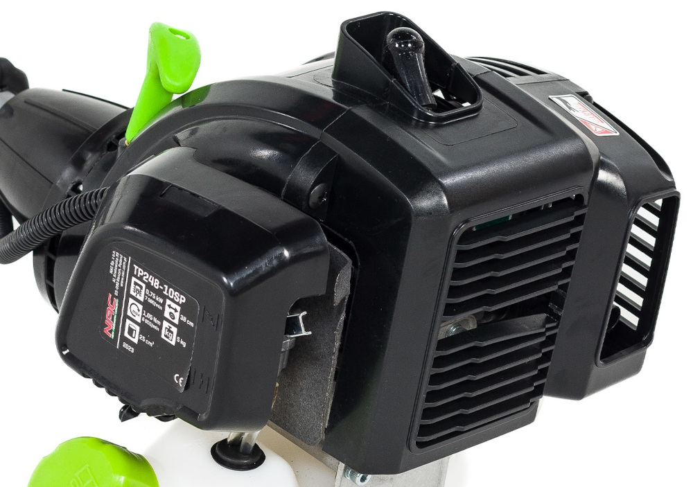 Kosa spalinowa NAC TP248-10SP silnik dwusuwowy moc 1 KM pojemność 25 cm3 w pełni niezależna od prądu maksymalna prędkość obrotowa do 9000 obr/min